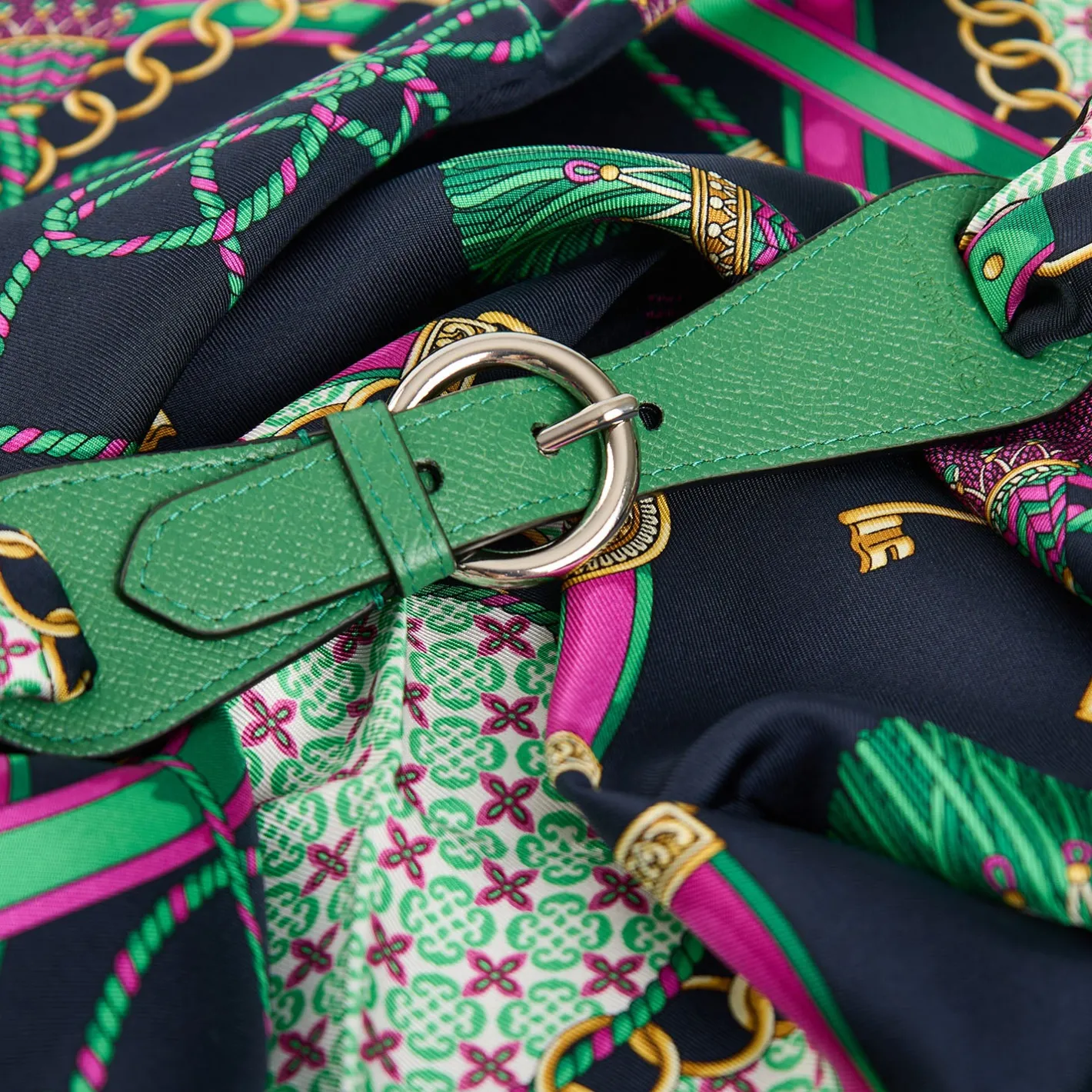 E.Marinella FERMAFOULARD IN PELLE VERDE Con fibbia argentata Hot