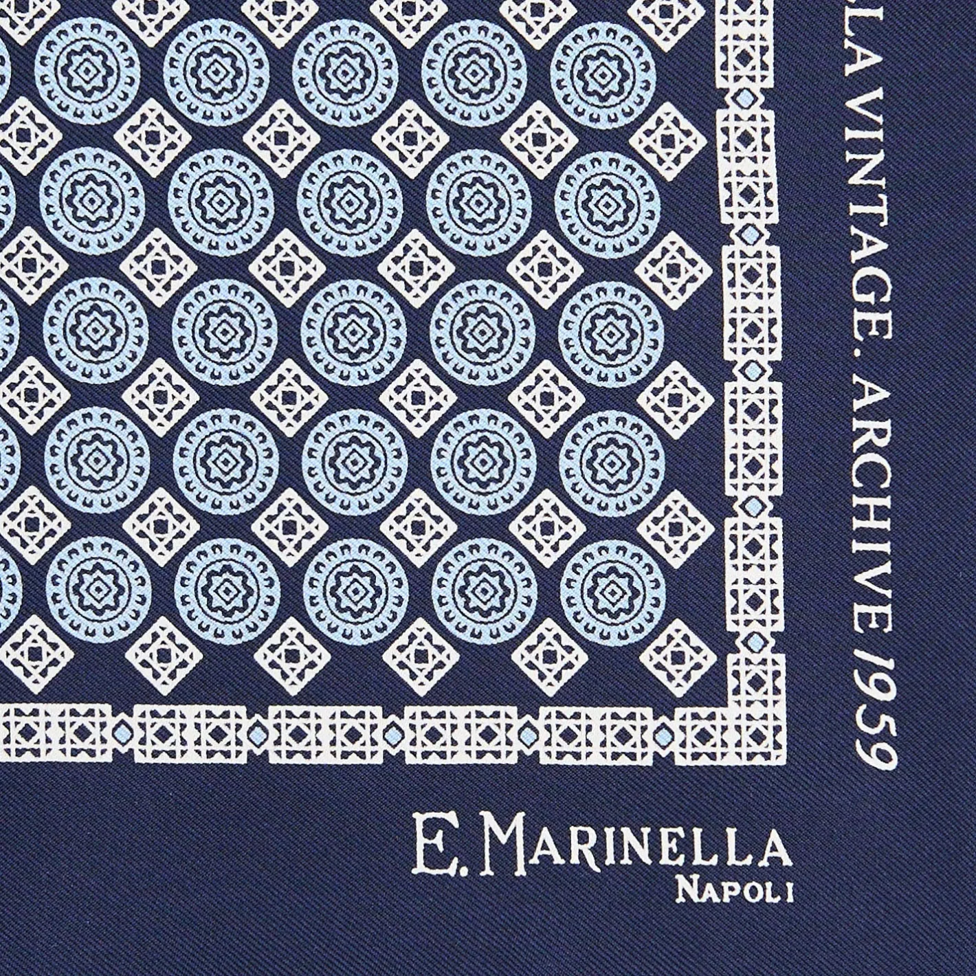 E.Marinella POCHETTE DA TASCHINO IN SETA STAMPATA A MANO BLU Fantasia archivio 1959 Sale