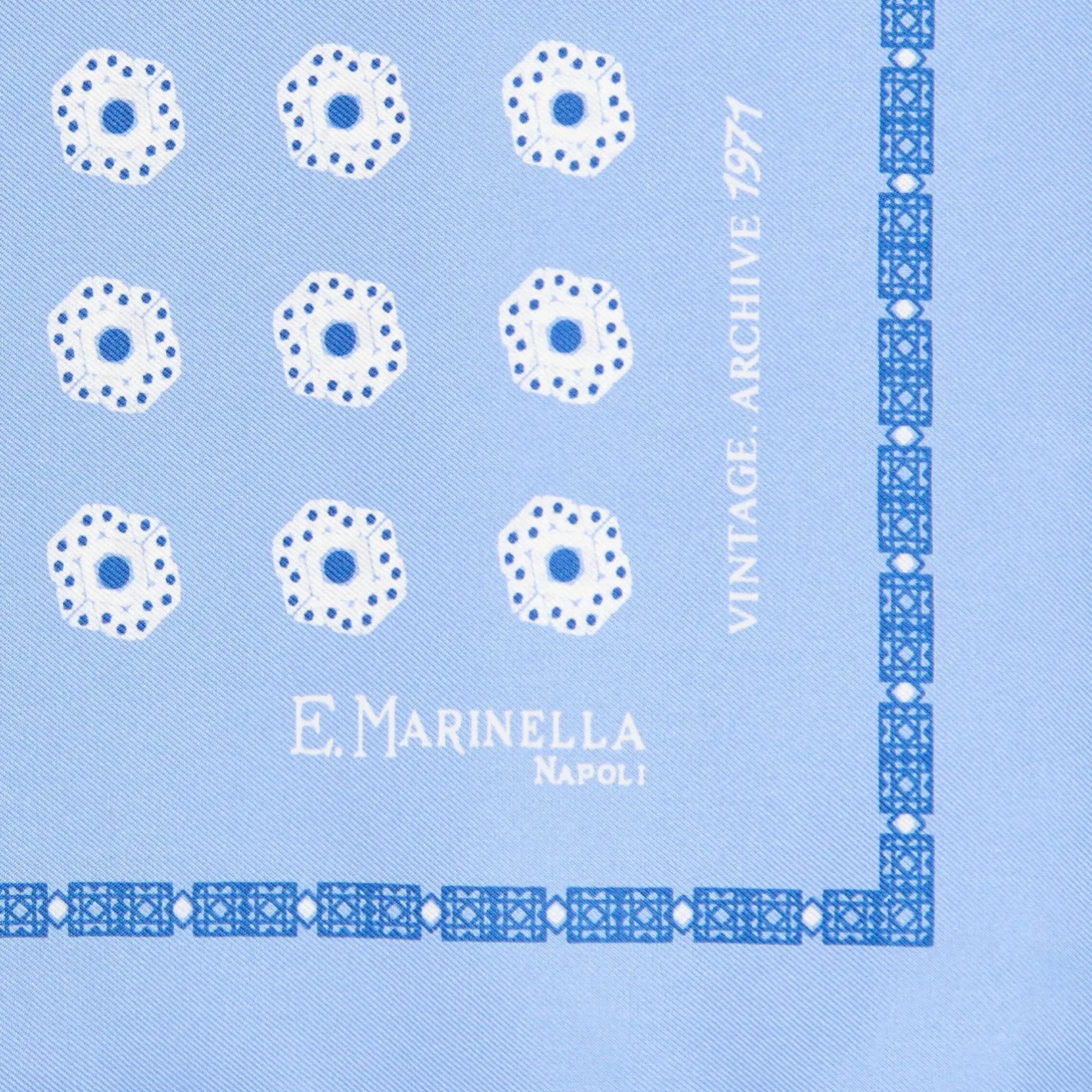E.Marinella POCHETTE DA TASCHINO IN SETA STAMPATA A MANO AZZURRA Fantasia archivio 1971 Best