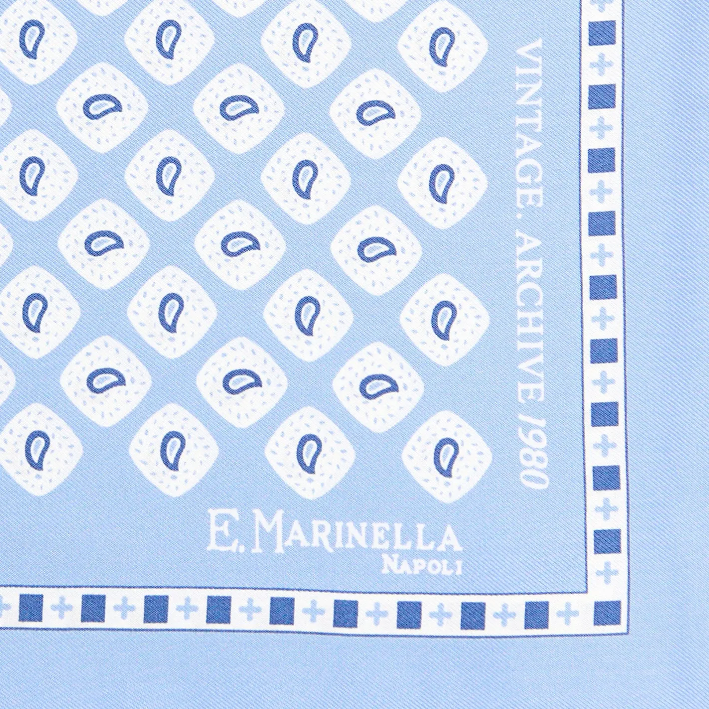 E.Marinella POCHETTE DA TASCHINO IN SETA STAMPATA A MANO AZZURRA Fantasia archivio 1980