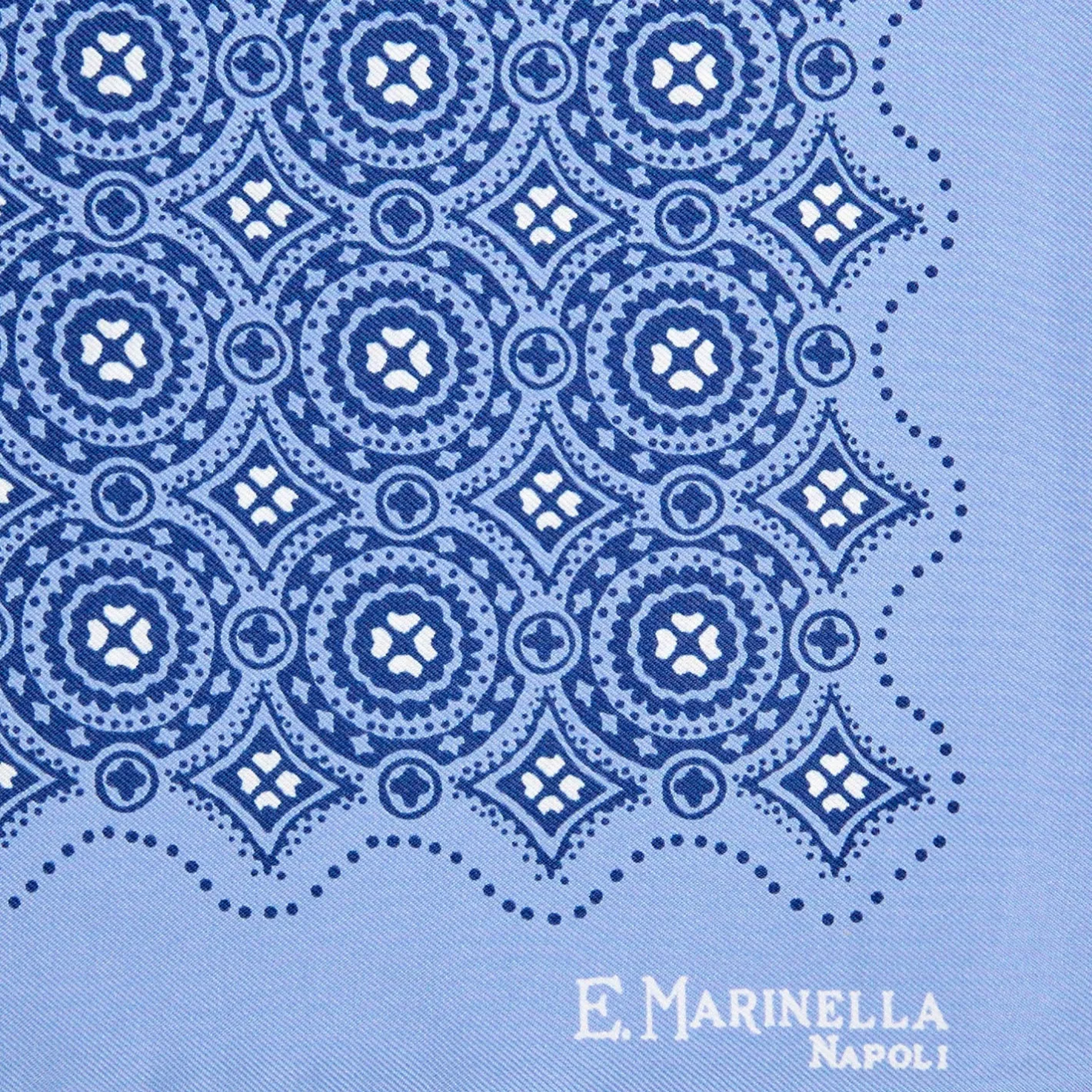 E.Marinella POCHETTE DA TASCHINO IN SETA STAMPATA A MANO AZZURRA Macrofantasia fiore
