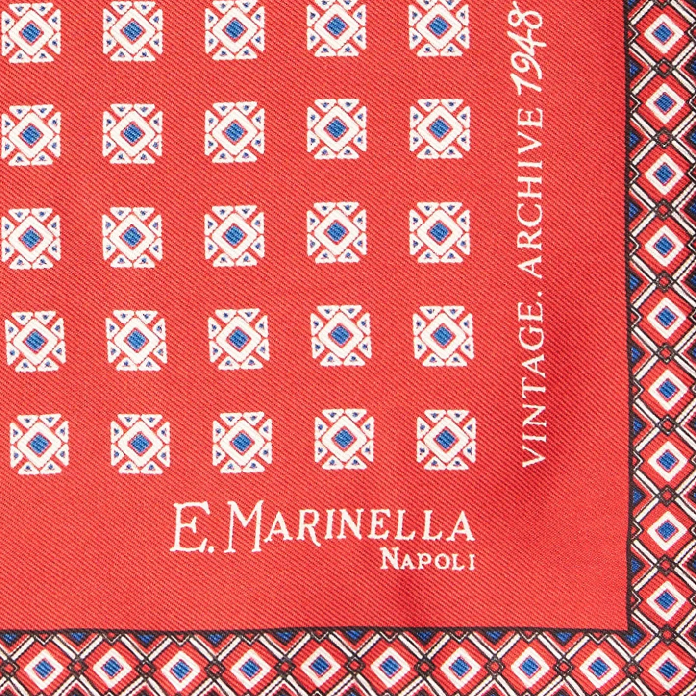 E.Marinella POCHETTE DA TASCHINO IN SETA STAMPATA A MANO ROSSA Fantasia archivio 1949