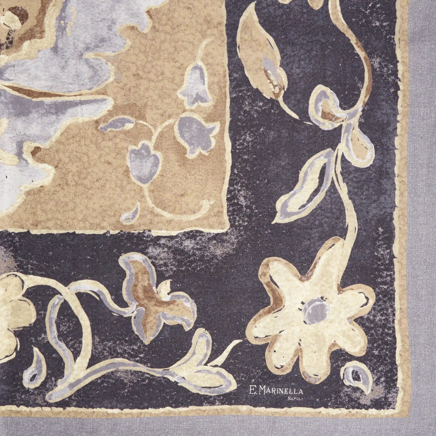 E.Marinella SCIALLE 135 GRIGIO IN LANA E SETA Con disegno di fiori a pastello Hot